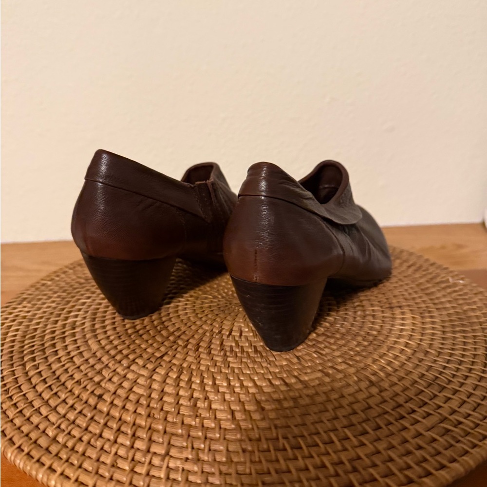 BareTraps Brown Leather Ruched Slip-On Heels - Picture 5 of 10